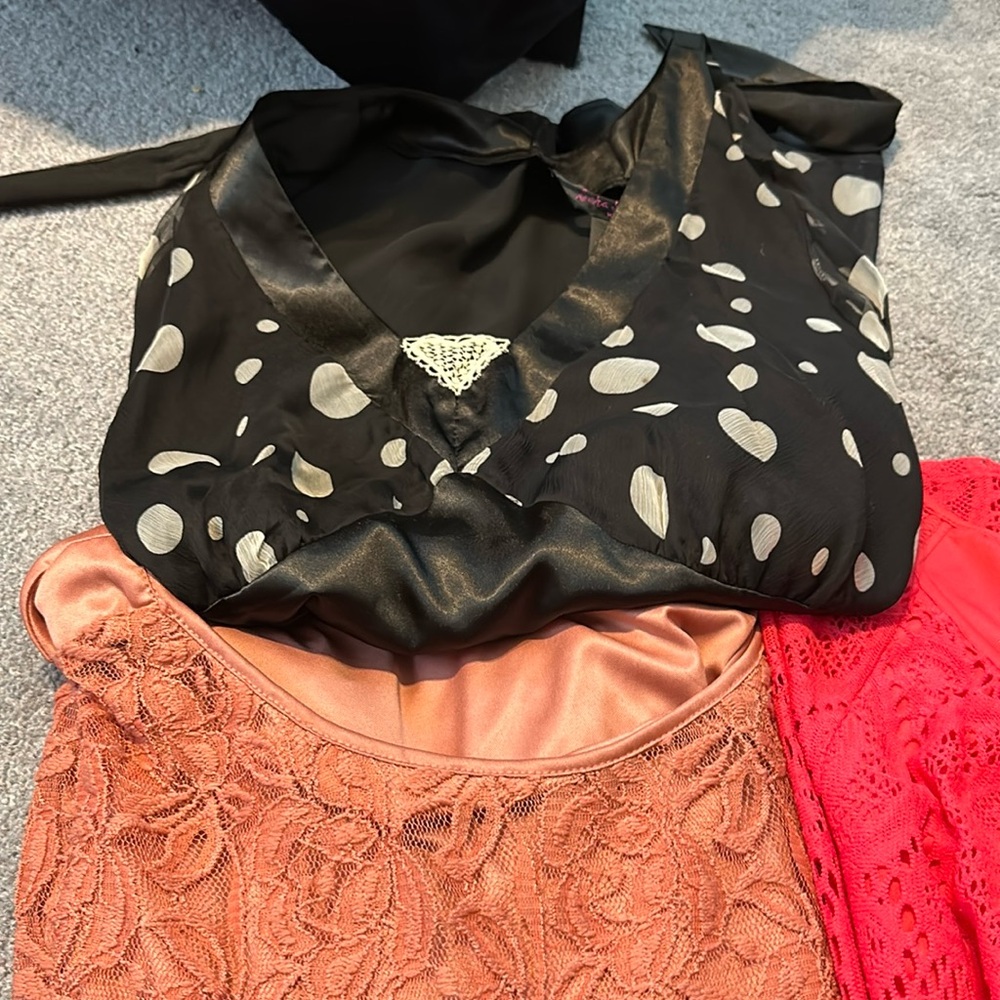 Different sizes long and short sleeve blouses